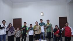 Pj Bupati Dairi Berangkatkan 2 Atlet Paralimpiade Ikuti Peparnas di Solo. (foto/ist)