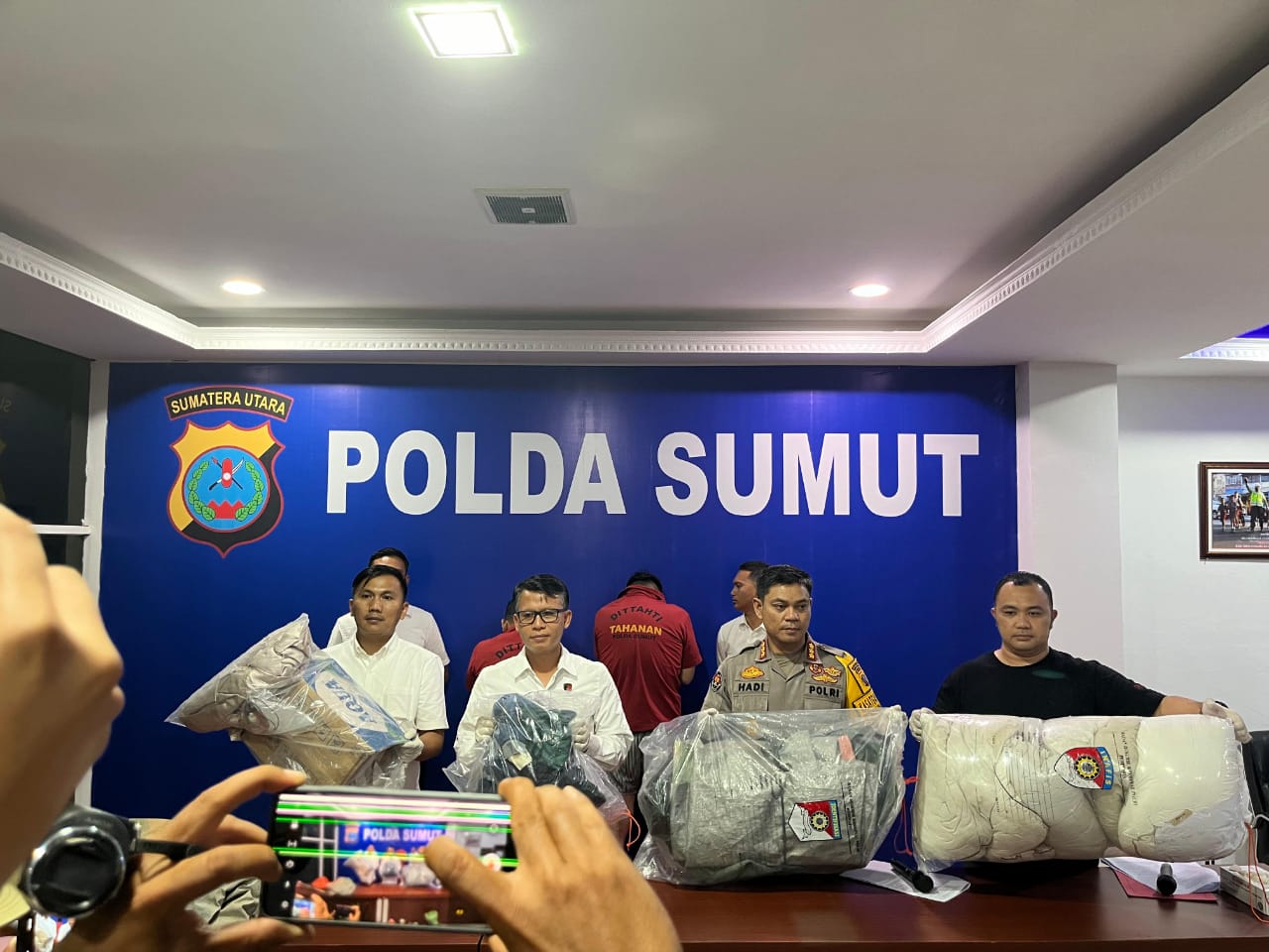 Konfrensi Pers Dirkrimum Polda Sumut.(Foto/Hegi)