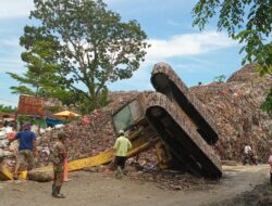 Excavator DLH Siantar Jatuh, Gagal Nanjak di Tumpukan Sampah Tanjung Pinggir
