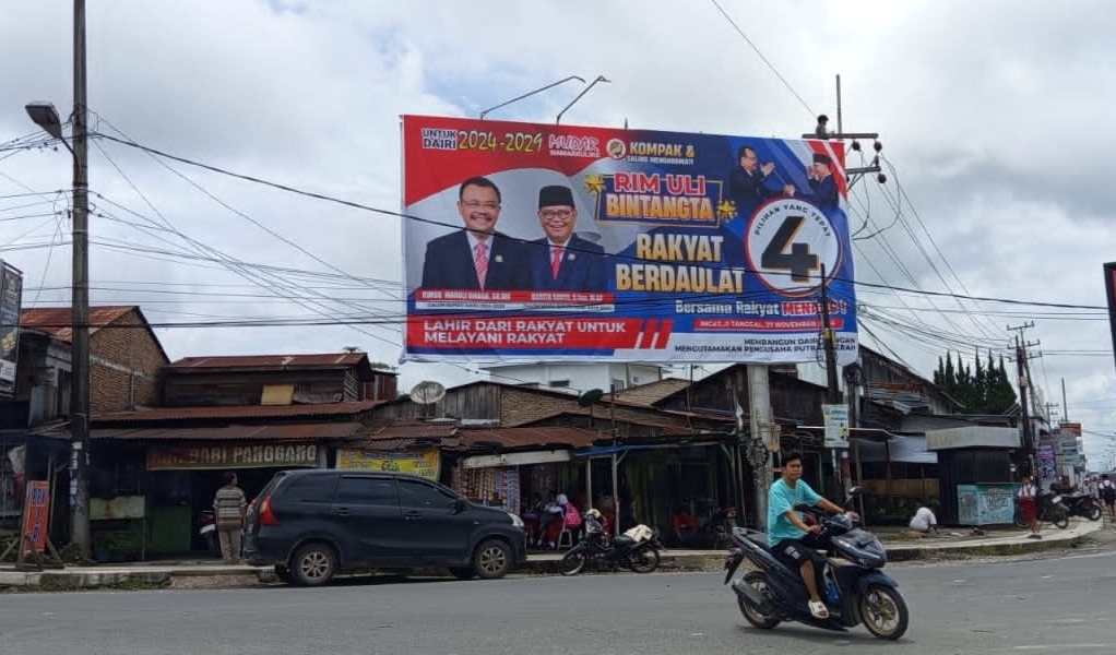 Billboard calon bupati Dairi pasangan Rim Uli Bintangta.(ist)