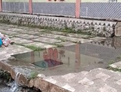 Saat Hujan SMP 2 Siantar Langganan Banjir, Camat : Harus Dibuat Drainase Pembuangan Baru
