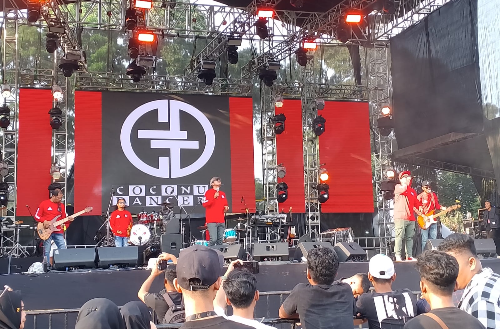 Opening Coconut Dancer Konser Gaung Merah SeGALAnya di Siantar.(Foto/Hegi)