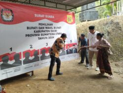 Vickner – Wahyu Simulasi Cara Coblos Nomor Lima di Desa Lae Rambong