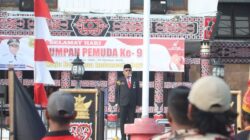Pj. Sekretaris Daerah Kabupaten Dairi Jonny Hutasoit saat membacakan sambutan Menteri Pemuda dan Olahrga RI Peringatan Hari Sumpah Pemuda ke-96 Tahun 2024, di Halaman Kantor Bupati Dairi, Senin, (28/10/2024). (foto/ist)