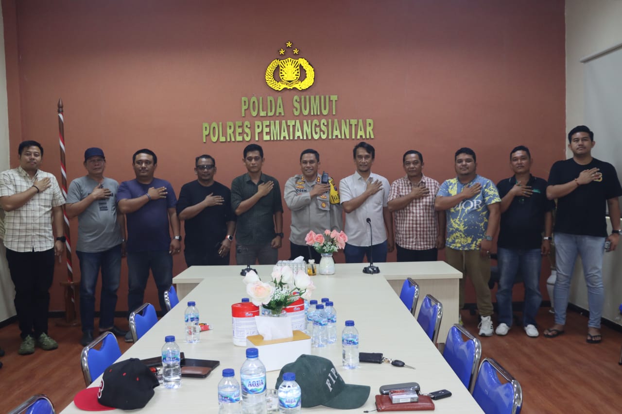 Perdamaian ormas PP dan IPK di Polres Pematangsiantar.(Foto/Hegi)
