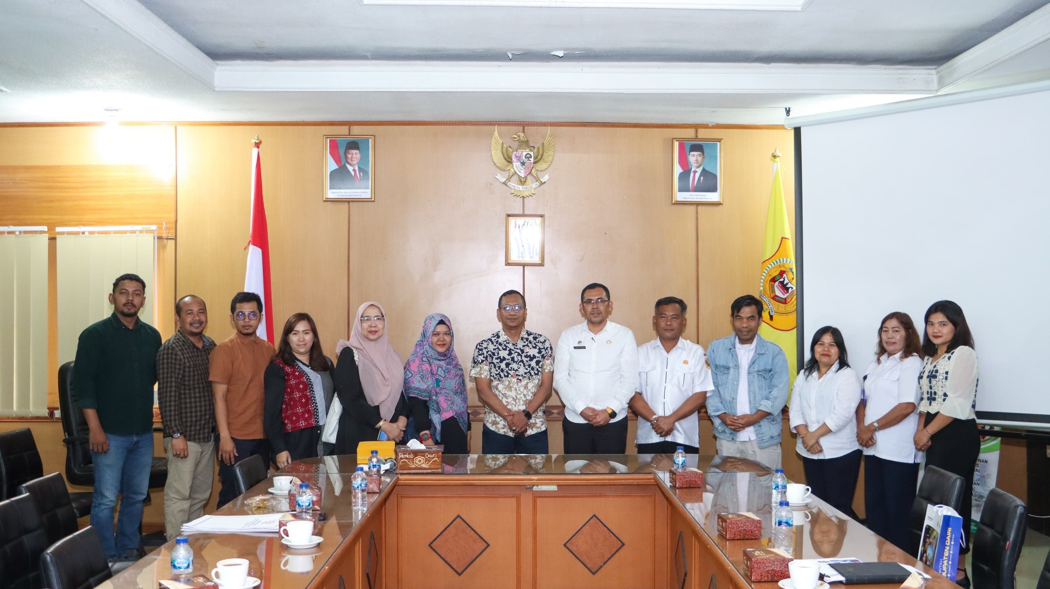 Foto Bersama saat kunjungan Komisi Informasi di Kominfo Dairi. (Foto/ist)