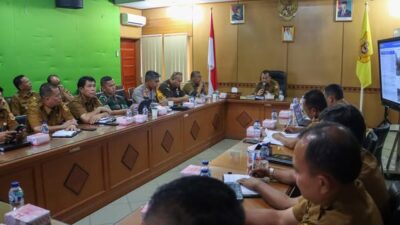 Pj Bupati Dairi, Charles Bantjin pimpin Rakor sehari jelang Pilkada Dairi, Selasa (26/11/2024). (foto/ist)