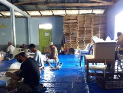 KPU Dairi Berdayakan Penyandang Disabilitas Lipat Surat Suara