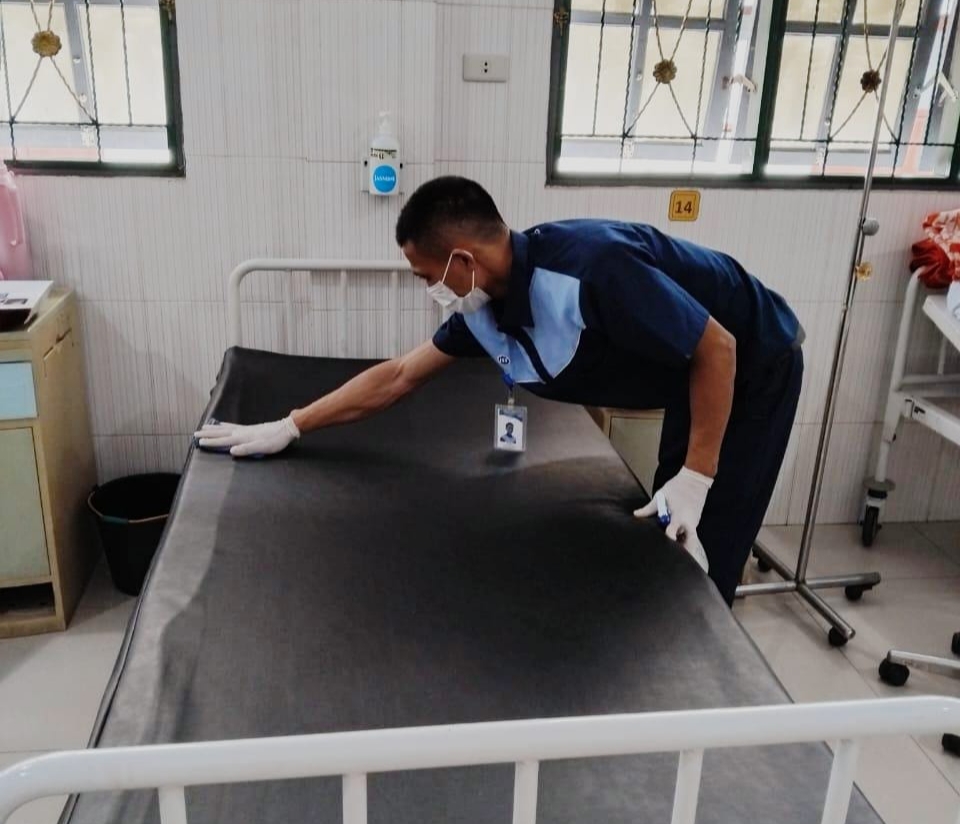 Petugas kebersihan Rumah Sakit Umum Daerah (RSUD) Sidikalang.(Ist)