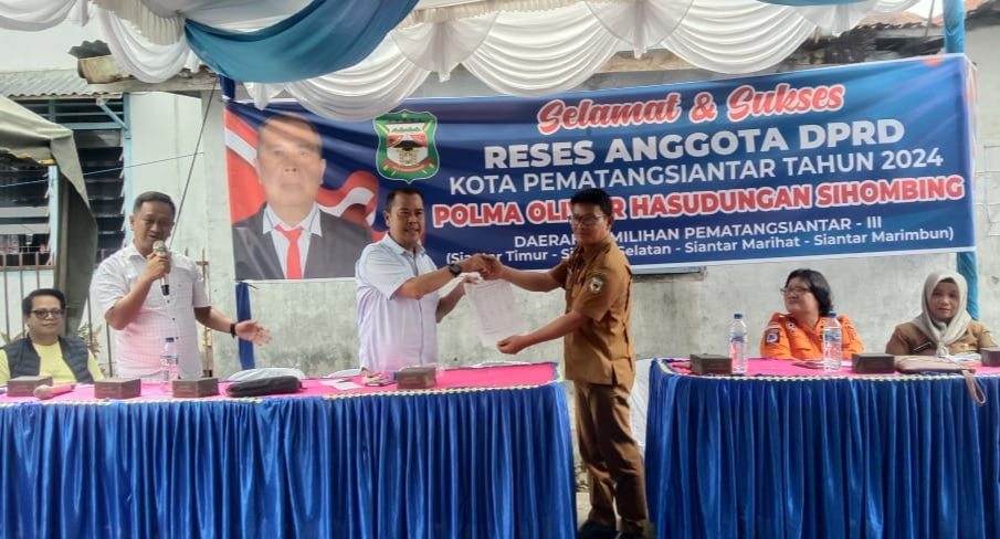 Lurah Aek Nauli menyampaikan keluhan masyarakat kepada anggota DORD guna di bawah menjadi Pokir.(Foto/Hegi)