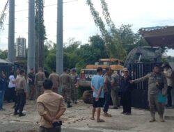 Satpol PP Tertibkan Bangunan Liar di Jalan Vihara Siantar