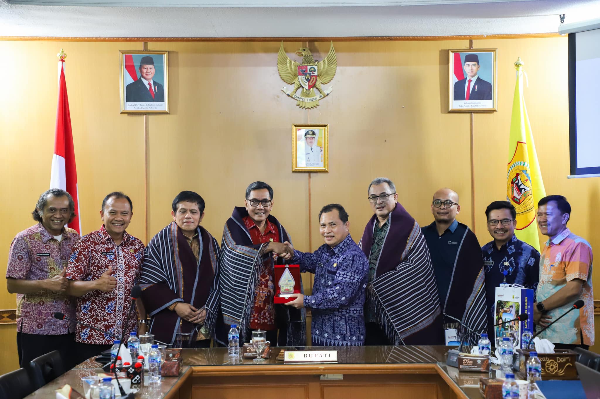 Foto bersama saat kunjungan kerja Ombusman.(foto/ist)
