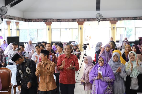 foto bersama usai kegiatan seminar Parenting bersama Salimah. (foto/ist)