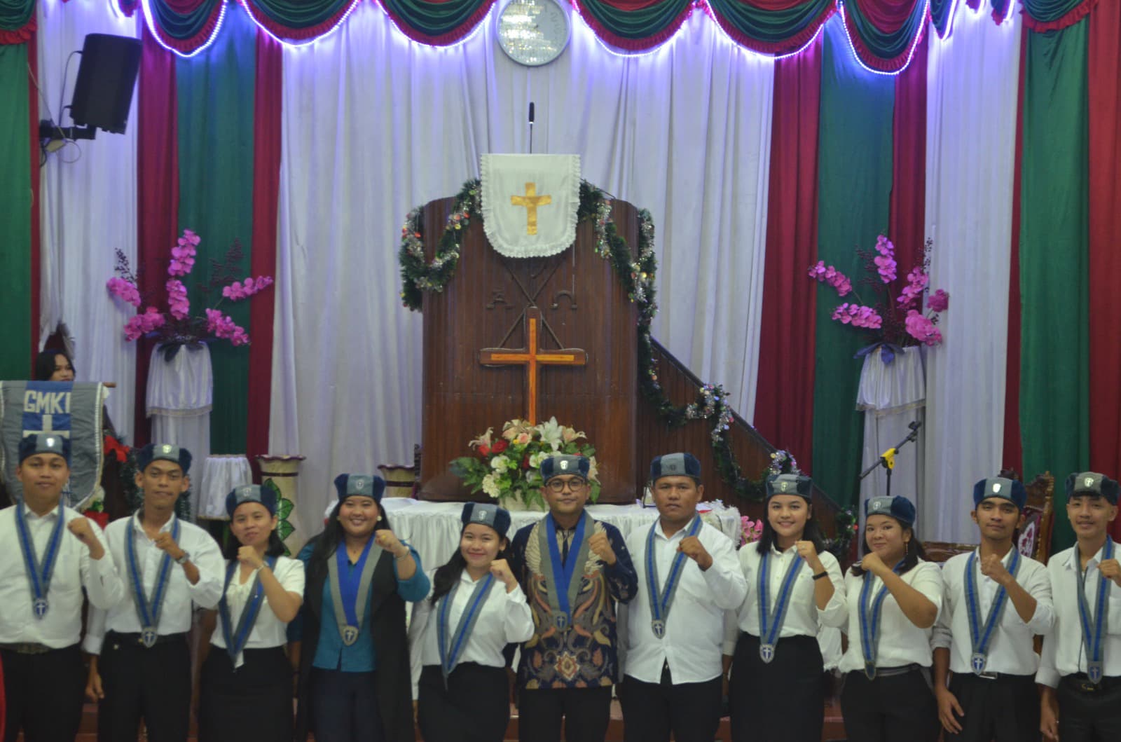 Foto bersama ketua umum GMKI Dengan pengurus baru BPC GMKI Siantar - Simalungun.(Foto/Hegi)