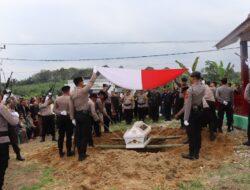 Kapolres Siantar Jadi Irup Pemakaman Aiptu Beta Sinambela