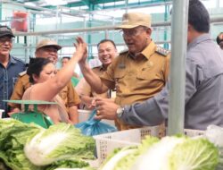 Vickner Sinaga Lakukan Sidak di Pasar Sumbul, Pantau Stok dan Harga Bahan Pangan Jelang Lebaran