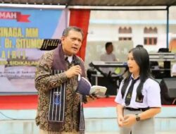 Kunjungi SD Swasta HKBP Sidikalang, Vickner Sinaga Beri Motivasi Pentingnya Pendidikan
