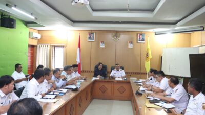 foto suasana kunjungan Senator Badikenita Sitepu di Ruang Rapat Bupati Dairi. (ist)