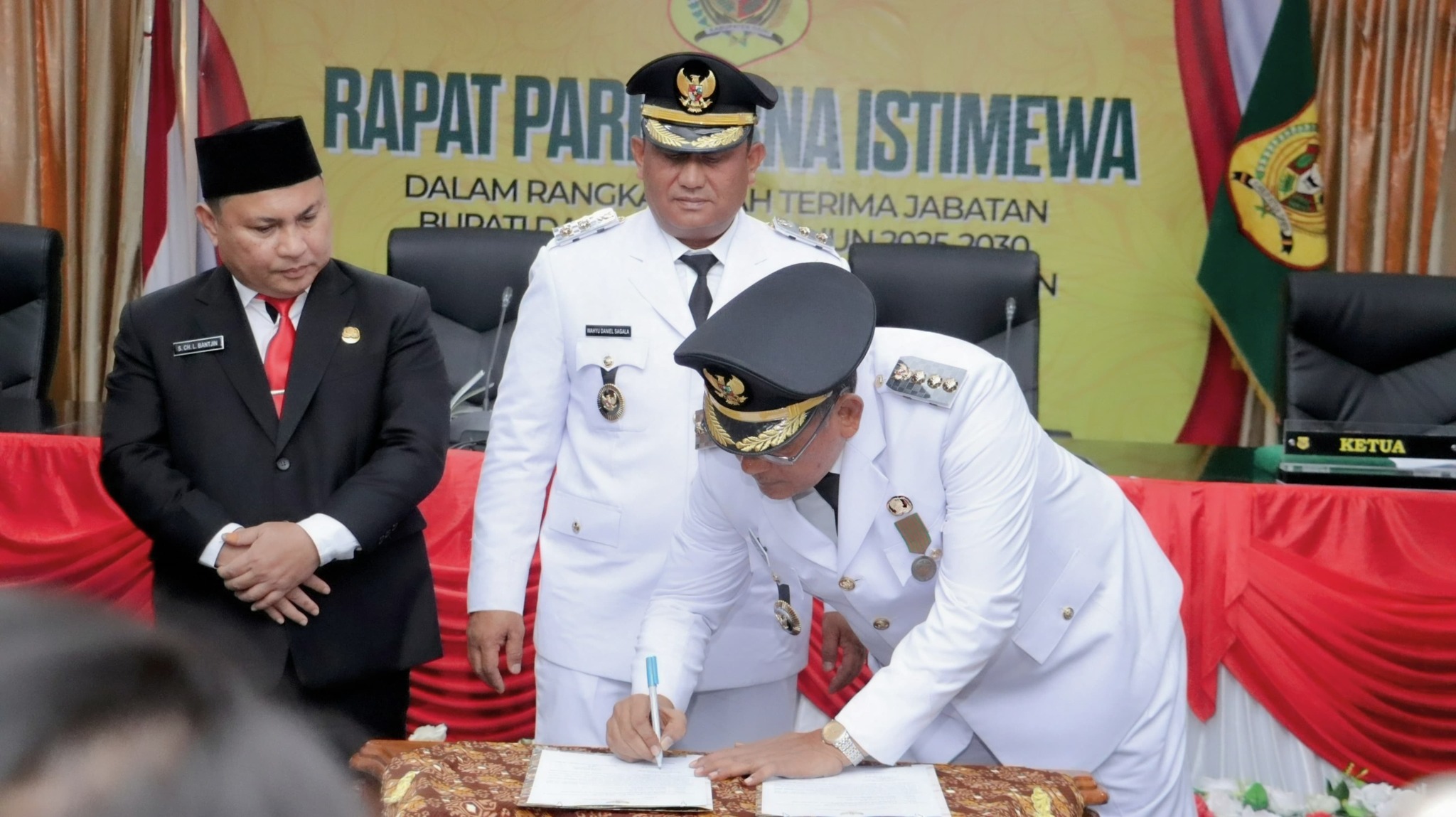 Sertijab Bupati Dairi, Vickner Sinaga. (foto/ist)