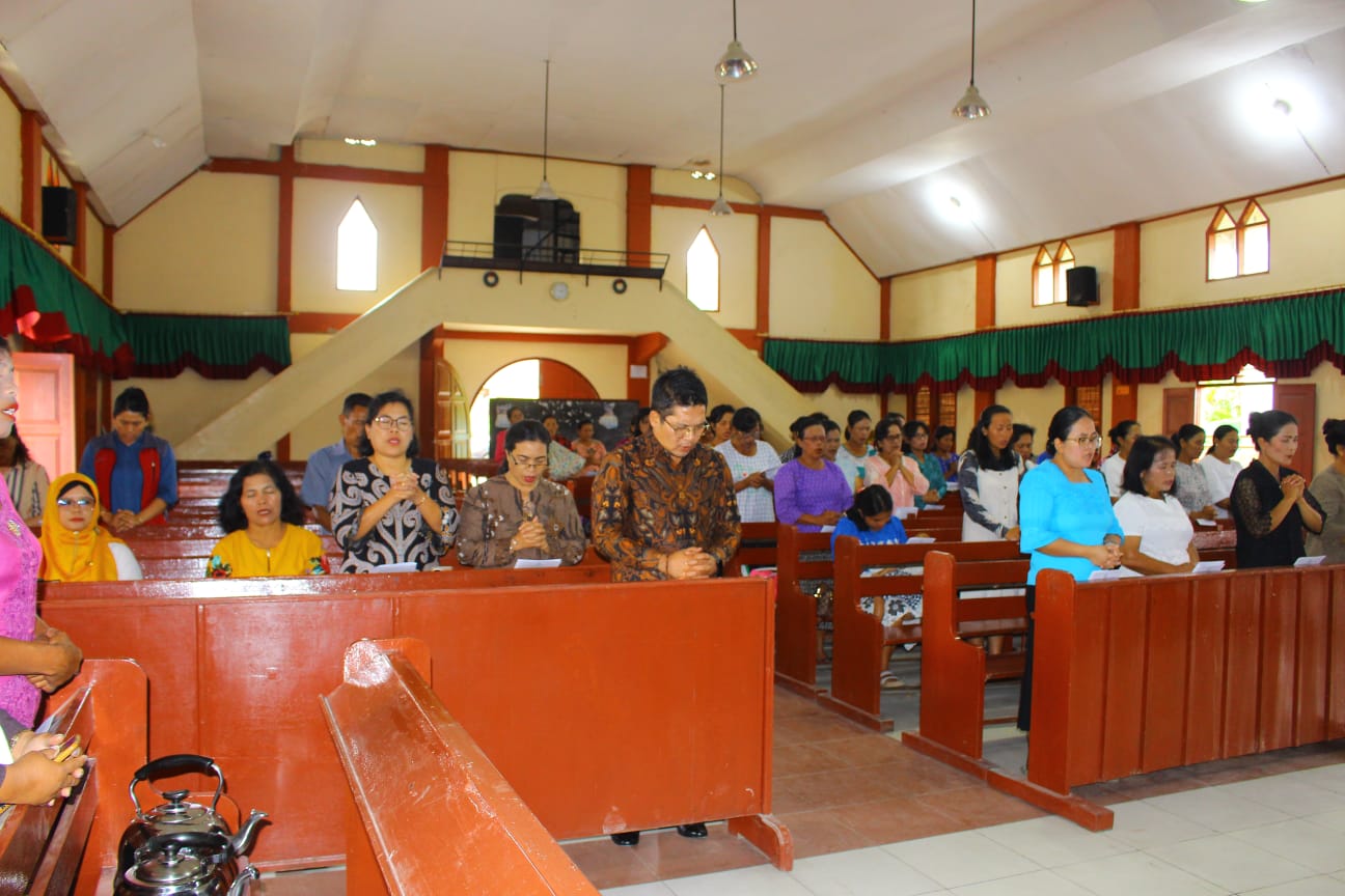 Foto Suasana Doa Menabur Benih di Gereja HKBP Hutarakyat. (Ist)