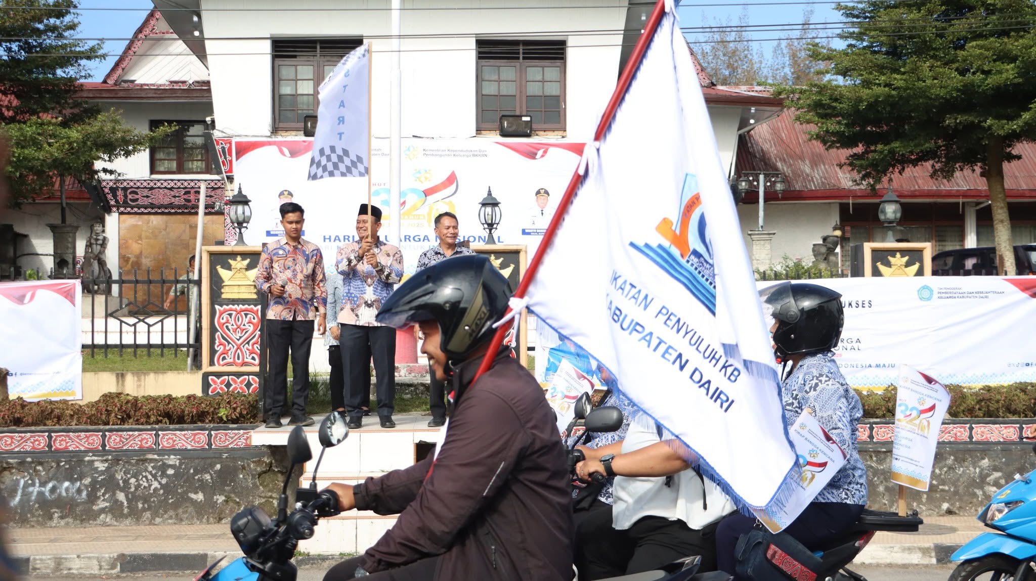 Wabup, Wahyu Daniel lepas kirab Harganas ke 32. (ist)