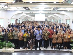 Vickner Sinaga Beri Kuliah Umum ‘Berkeadilan Bagi Yang Berketerbatasan’ di STIKES Mitra Husada, Medan