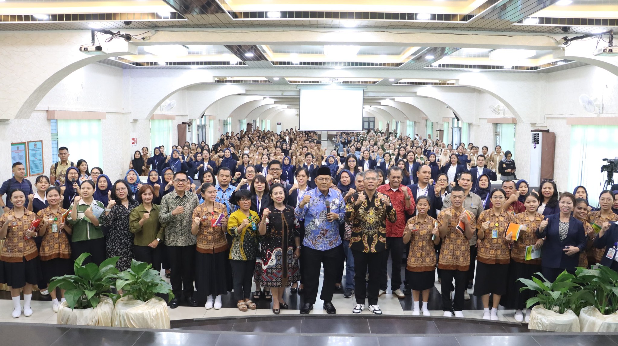 Foto Bersama usai kuliah umum. (ist)