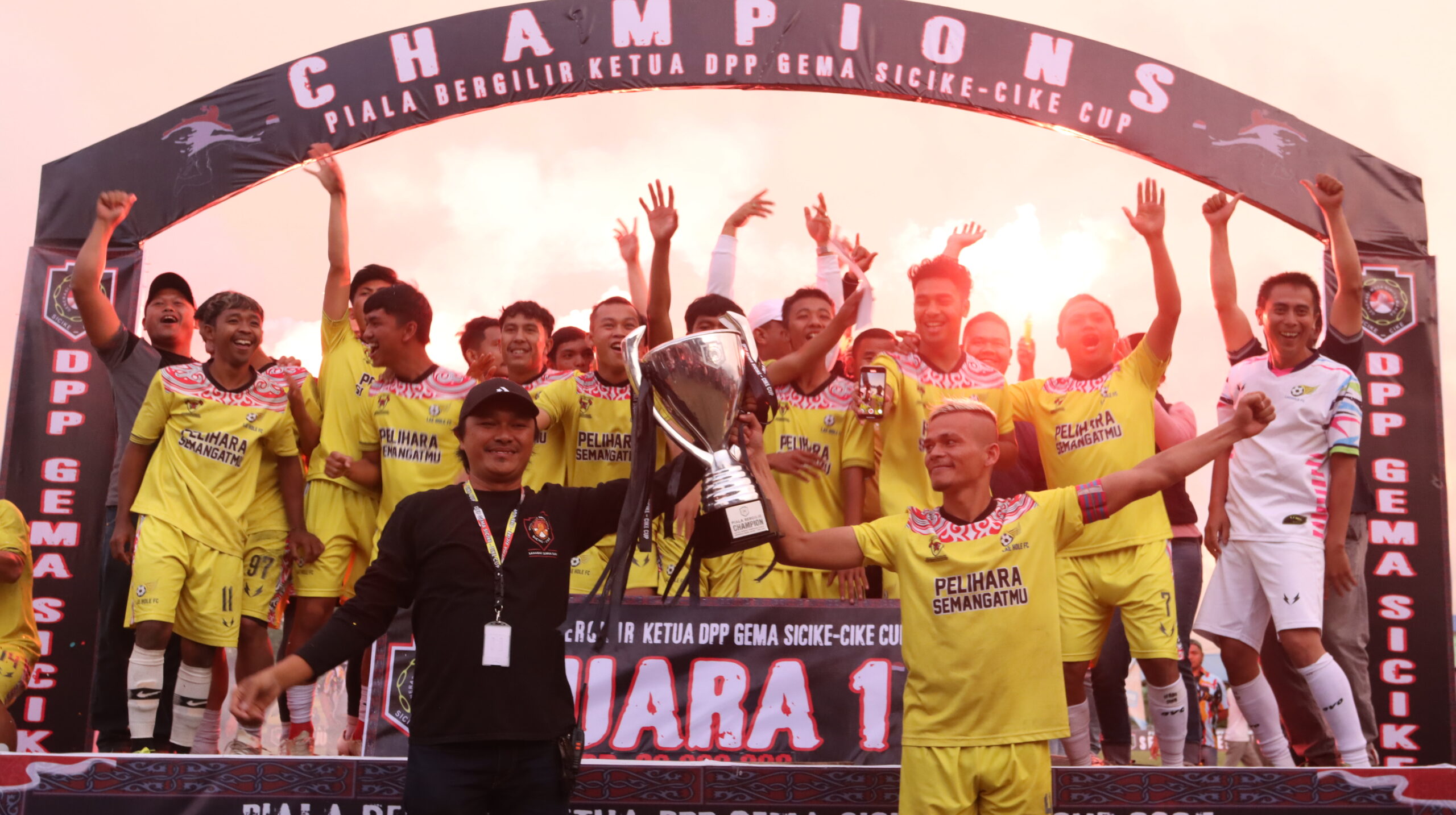 Foto selebrasi Sang Juara, Lae Hole FC