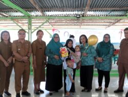 Ketua PKK Dairi Bagikan PMT Untuk Balita di Desa Pangaribuan, Gerakan Cegah Stunting