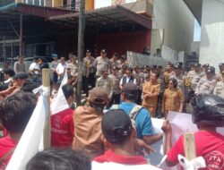 Upah Lembur Tak Dibayar Oleh PT. RAS, Ratusan Buruh Geruduk Kantor UPTD Disnaker di Siantar
