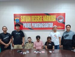 Polisi Bersama TNI Gagalkan Peredaran Ekstasi dari Depan THM Anda Karoke Siantar, Tiga Orang Diamankan.