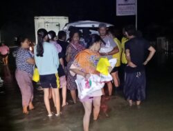 Bantu Korban Banjir Binjai – Langkat, Mangihut Sinaga Bagikan 10 Ton Beras dan Bahan Pokok Lainnya