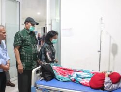 Alami Gangguan Pencernaan Akibat MBG, Bupati Dairi Tinjau Keadaan Siswa Yang Dirawat di RSUD Sidikalang