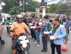 Ratusan Kader IPK Padati Jalanan Depan Tugu Becak Siantar, Seribu Takjil Gratis Dibagi ke Masyarakat