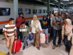 Arus Balik Lebaran Tahun 2026, Polsek Siantar Barat Pastikan Situasi Aman di Stasiun KAI