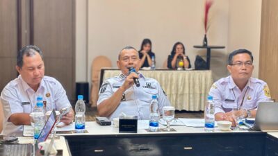 Foto Bupati Dairi, Vickner Sinaga saat zoom terkait penilaian daerah. (ist)