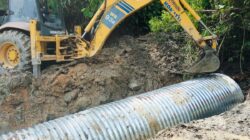 Foto Alat berat turun perbaiki longsor di Jambur Indonesia. (ist)