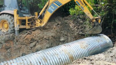 Foto Alat berat turun perbaiki longsor di Jambur Indonesia. (ist)