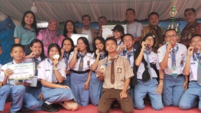 Foto Siswa SMAN 1 Sidikalang juara umum jenjang SMA, di Dairi Science Olympiad 2026. (ist)