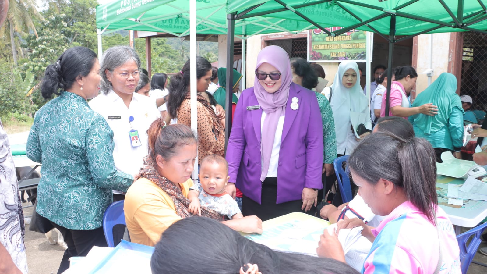 Foto:Tim Pembina Posyandu Kabupaten Dairi. Pada Rabu (15/4/2026), tim melakukan kunjungan langsung ke Desa Bongkaras, Kecamatan Silima Pungga Pungga, sekaligus memantau pelaksanaan kegiatan posyandu yang berlangsung di kantor kepala desa.(ist)