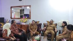 Foto Bupati Dairi, Vickner Sinaga, dalam mendorong percepatan penurunan stunting dan pembangunan keluarga berkualitas. Hal ini ditegaskan saat menerima kunjungan perwakilan BKKBN Provinsi Sumatera Utara, Selasa (14/4/2026).(ist)