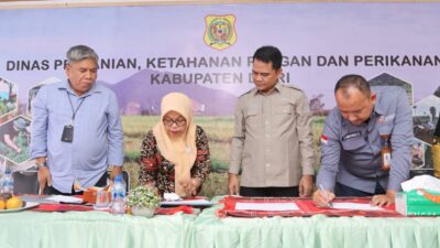 Foto: Penandatangan komitmen bersama tentang Dukungan Finansial Literacy Education (FLE) dan Kemitraan Layanan Keuangan pada HDDAP antar para pihak. (ist)