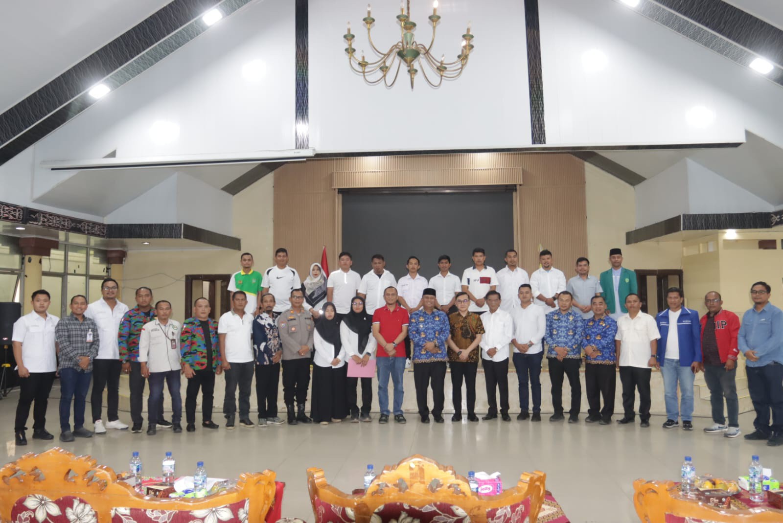 Foto usai pelantikan pengurus Wushu Kabupaten Dairi periode 2024–2028 di Balai Budaya Sidikalang, Jumat (17/4/2026). (ist)