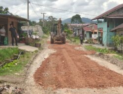 Warga Sumbul Bergotong Royong Benahi Jalan dan Drainase