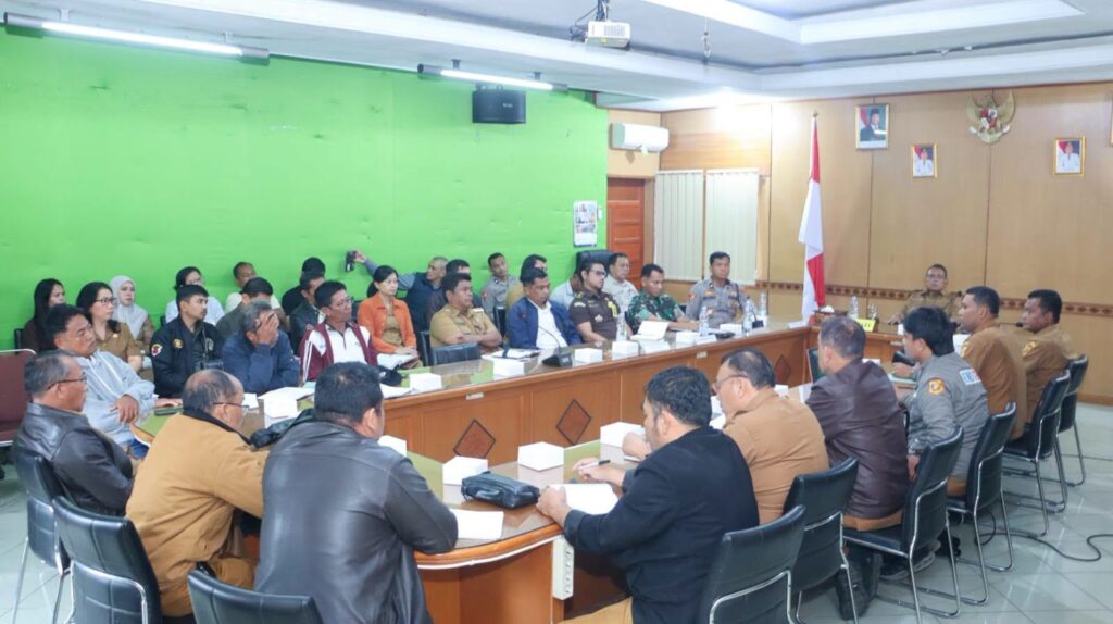 Foto : Suasana Rapat penanganan KJA.(ist)