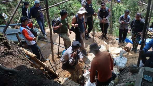 Foto: Pemkab Dairi bersama unsur Forkopimda melakukan penindakan terhadap aktivitas penambangan emas tanpa izin (PETI) di kawasan hutan lindung Desa Kuta Usang dan Desa Lingga Raja II, Kecamatan Pegagan Hilir, Jumat (31/7/2026).(ist)
