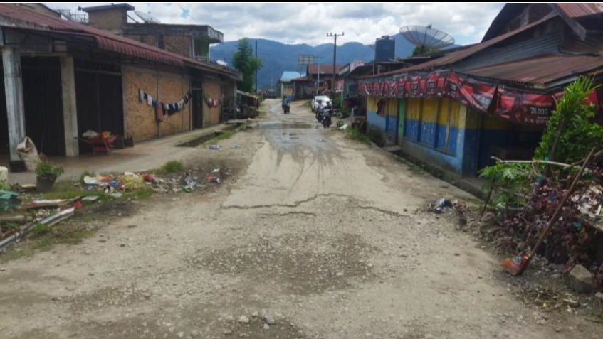 Foto: pemeliharaan ruas Jalan JRS Kedeberek–Sarintonu–Lau Pangguh Link. 060, Kecamatan Tigalingga.(ist)