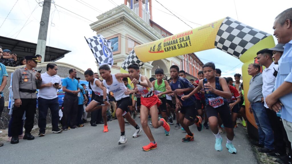 foto:Semarak Jubileum 50 Tahun HKBP Sidikalang II diramaikan dengan City Run 6K tingkat pelajar yang diikuti sekitar 600 peserta SMP dan SMA/SMK dari berbagai daerah, Minggu (27/9/2026).(ist)