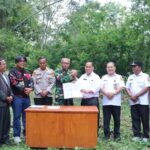 foto:Kodim 0206 Dairi bersama Pemerintah Kabupaten Dairi membuka jalan alternatif sepanjang 3 kilometer dari Desa Silalahi I, tepatnya di kaki Dolok Bukit Sibuarbuar, menuju Desa Silalahi III, Rabu (9/9/2026).(Ist)